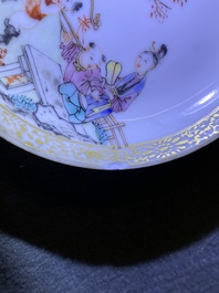 Quatre tasses et soucoupes en porcelaine de Chine famille rose &agrave; d&eacute;cor mandarin, Qianlong