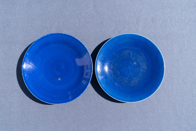 Trois paires de vases et une paire de plats en porcelaine de Chine monochrome, 19/20&egrave;me