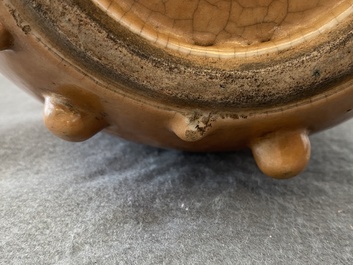 A Chinese monochrome brown-glazed jar, 19th C.