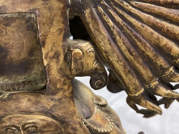 Une grande figure de Kapaladhara Hevajra en bronze dor&eacute; incrust&eacute; de corail, Sino-Tibet, 18/19&egrave;me