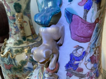 Une paire de grand vases en porcelaine de Chine famille rose, 19&egrave;me