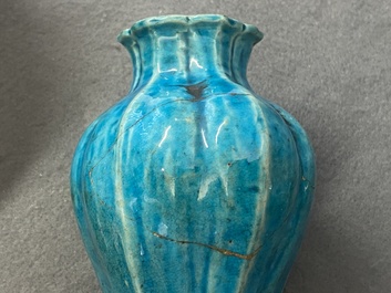 Onze petits vases en porcelaine de Chine monochrome et verre de P&eacute;kin, Kangxi et apr&egrave;s