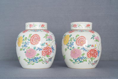 A pair of Chinese famille rose jars and covers with floral design, Yongzheng
