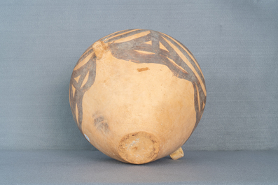 Een Chinese aardewerken vaas, Banshan periode, Majiayao cultuur, 2600 tot 2300 v.C.
