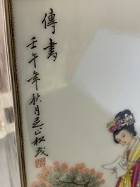 Een Chinese famille rose cong vaas, gesign. Zhang Songmao, gedat. 2002