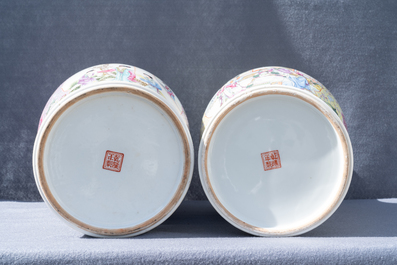 Twee Chinese famille rose vazen, Qianlong merk, Republiek