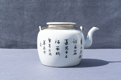 Une th&eacute;i&egrave;re couverte en porcelaine de Chine qianjiang cai, 19/20&egrave;me