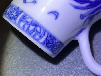 Twee Chinese blauw-witte theepotten en een melkkan, Yongzheng