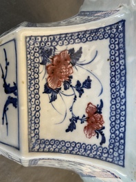 Une paire de jardini&egrave;res en porcelaine de Chine en bleu, blanc et rouge, 18/19&egrave;me