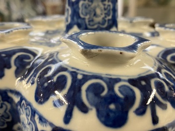 Two Chinese blue and white vases, 19th C.