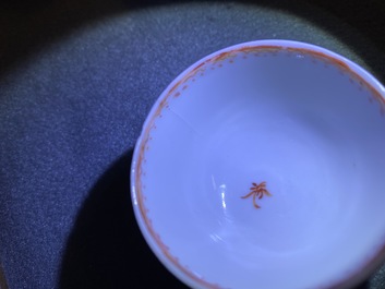 Sept tasses et soucoupes en porcelaine de Chine famille rose &agrave; d&eacute;cor mandarin, Qianlong