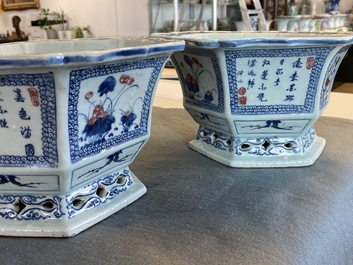Une paire de jardini&egrave;res en porcelaine de Chine en bleu, blanc et rouge, 18/19&egrave;me