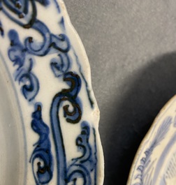 Quatre assiettes en porcelaine de Chine en bleu et blanc de type kraak &agrave; d&eacute;cor de cerfs, Wanli