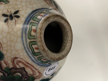 Un vase de forme meiping en porcelaine de Chine wucai &agrave; d&eacute;cor 'Les trois amis de l'hiver', Wanli