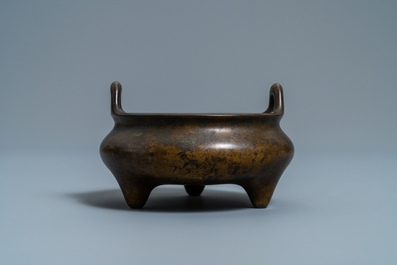 A Chinese bronze tripod censer, seal mark, 17/18th C.