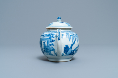 Een Chinese blauw-witte 'Xi Xiang Ji' theepot met deksel, Kangxi/Yongzheng