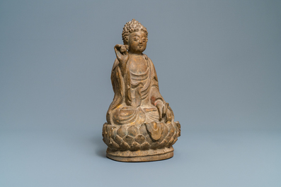 Een Chinese zandstenen figuur van Boeddha, Qing