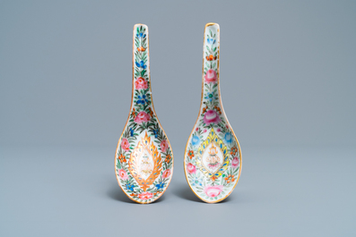 A pair of Chinese Thai market Bencharong spoons, 19th C.