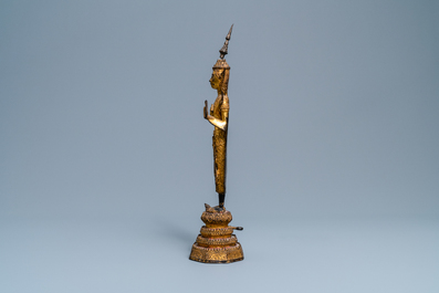 Een collectie bronzen figuren en fragmenten, India, Thailand en Tibet, 19e eeuw en vroeger