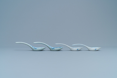 Two pairs of Chinese blue and white spoons, 19th C.