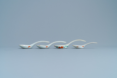 Quatre cuill&egrave;res en porcelaine de Chine, R&eacute;publique et marque et &eacute;poque de Daoguang