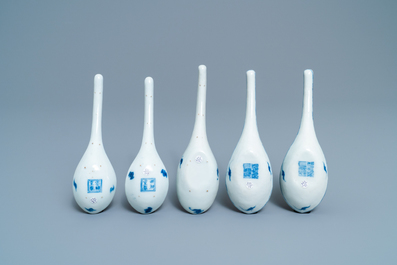 Five Chinese blue and white spoons, 19th C.