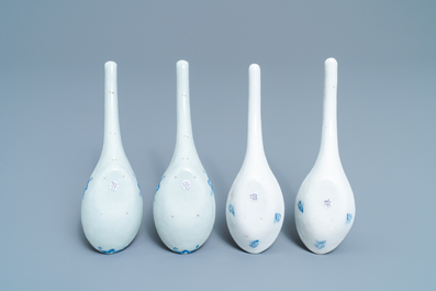 Two pairs of Chinese blue and white spoons, 19th C.