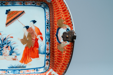 Een Chinees Imari-stijl pr&eacute;sentoir naar Cornelis Pronk: 'Parasoldames', Qianlong