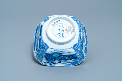 Un bol en porcelaine de Chine en bleu et blanc figurant une dame et son chat, marque et &eacute;poque de Kangxi