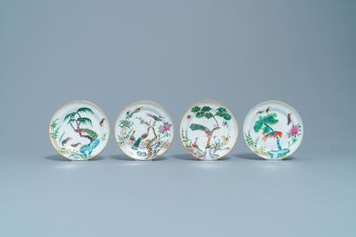 Vier Chinese Canton famille rose bordjes en twee dekselkommen, 19e eeuw