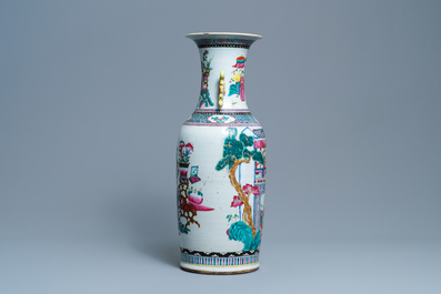 Un vase en porcelaine de Chine famille rose, 19&egrave;me