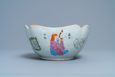 Un bol en porcelaine de Chine famille rose &agrave; d&eacute;cor 'Wu Shuang Pu', 19&egrave;me