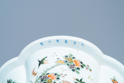 Une jardini&egrave;re imp&eacute;riale en porcelaine de Chine famille verte, marque et &eacute;poque de Kangxi