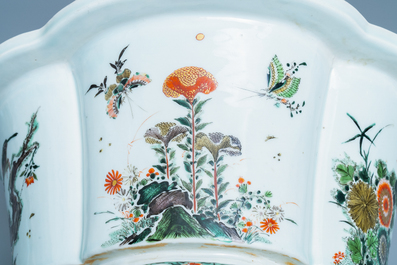 Une jardini&egrave;re imp&eacute;riale en porcelaine de Chine famille verte, marque et &eacute;poque de Kangxi