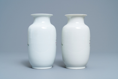 Une paire de vases en porcelaine de Chine famille rose coquille d'oeuf, R&eacute;publique