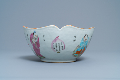 Un bol en porcelaine de Chine famille rose &agrave; d&eacute;cor 'Wu Shuang Pu', 19&egrave;me