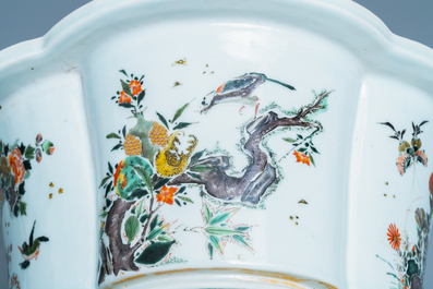 Une jardini&egrave;re imp&eacute;riale en porcelaine de Chine famille verte, marque et &eacute;poque de Kangxi