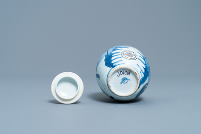 A Chinese blue and white covered tea caddy, Kangxi