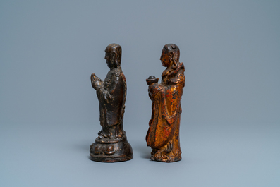 Deux figures en bronze laqu&eacute; et dor&eacute;, Chine, Ming