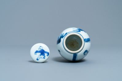 A Chinese blue and white covered tea caddy, Kangxi