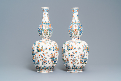A pair of exceptional large ribbed Dutch Delft cashmere palette vases with flower vases, ca. 1700