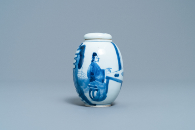 Een Chinese blauw-witte theebus met deksel, Kangxi