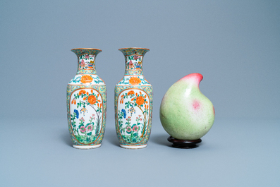 Een gevarieerde collectie Chinees famille rose en monochroom porselein, 19/20e eeuw
