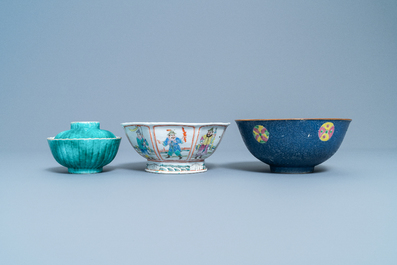 A varied collection of Chinese famille rose and monochrome wares, 19/20th C.