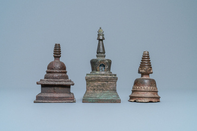 Trois stupas en bronze, Tibet, 16/18&egrave;me