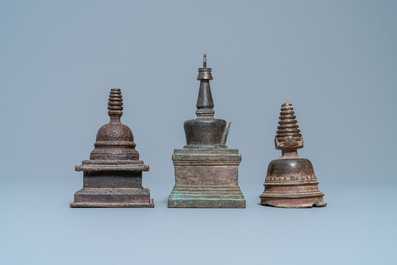 Trois stupas en bronze, Tibet, 16/18&egrave;me