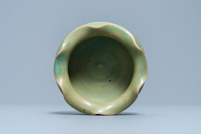 Un lave-pinceaux en porcelaine de Chine c&eacute;ladon de Longquan, Yuan