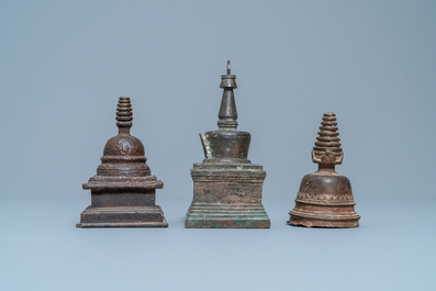 Trois stupas en bronze, Tibet, 16/18&egrave;me