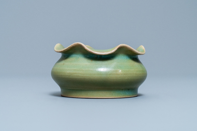 Un lave-pinceaux en porcelaine de Chine c&eacute;ladon de Longquan, Yuan