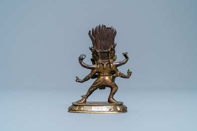 Een Sino-Tibetaanse verguld bronzen figuur van Hayagriva, 18/19e eeuw